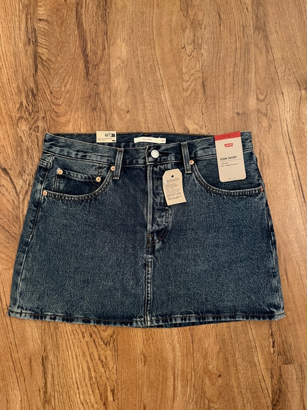 NWT Levi’s Icon Denim Skirt NEW